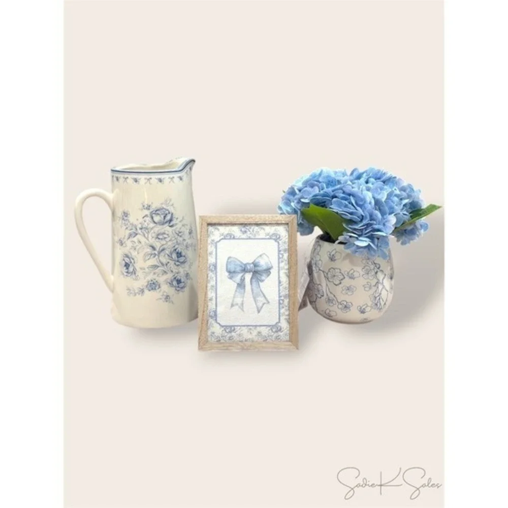 My Texas House Blue White Floral Stoneware Pitcher 3qt Toile Americana‎ Decor